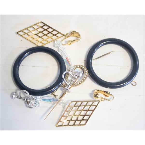 3 EARRING SETS AND HORSESHOE PIN