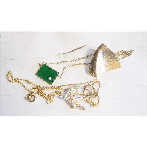 2 SETS OF EARRINGS , CHAIN AND PIN