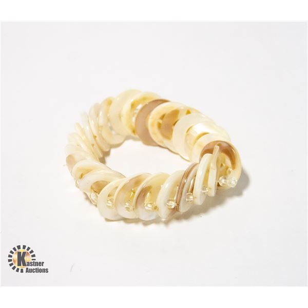 VINTAGE SHELL BRACELET