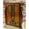 Image 1 : ANTIQUE PHILCO MODEL 655 RADIO