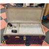 Image 2 : LARGE BLUE TRUNK (1940'S).