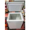 Image 2 : DANBY "SIMPLICITY" CHEST FREEZER 3.6L H-32.75"