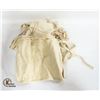 Image 1 : CHILDREN'S WHITE DENIM GARDEN/CRAFT APRONS