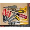 Image 1 : FLAT OF ASSORTED HAND TOOLS INCLUDING PLIERS,