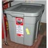Image 1 : NEW RUBBERMAID 68 LITRE ROUGHNECK TOTE W/LID