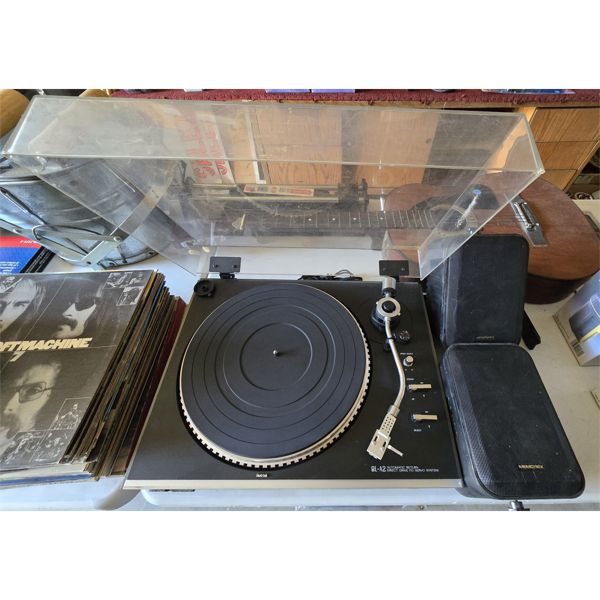 JVC QUARTZ LOCK RECORD PLAYER 