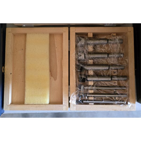 CIRCULAR DRILL BIT SET