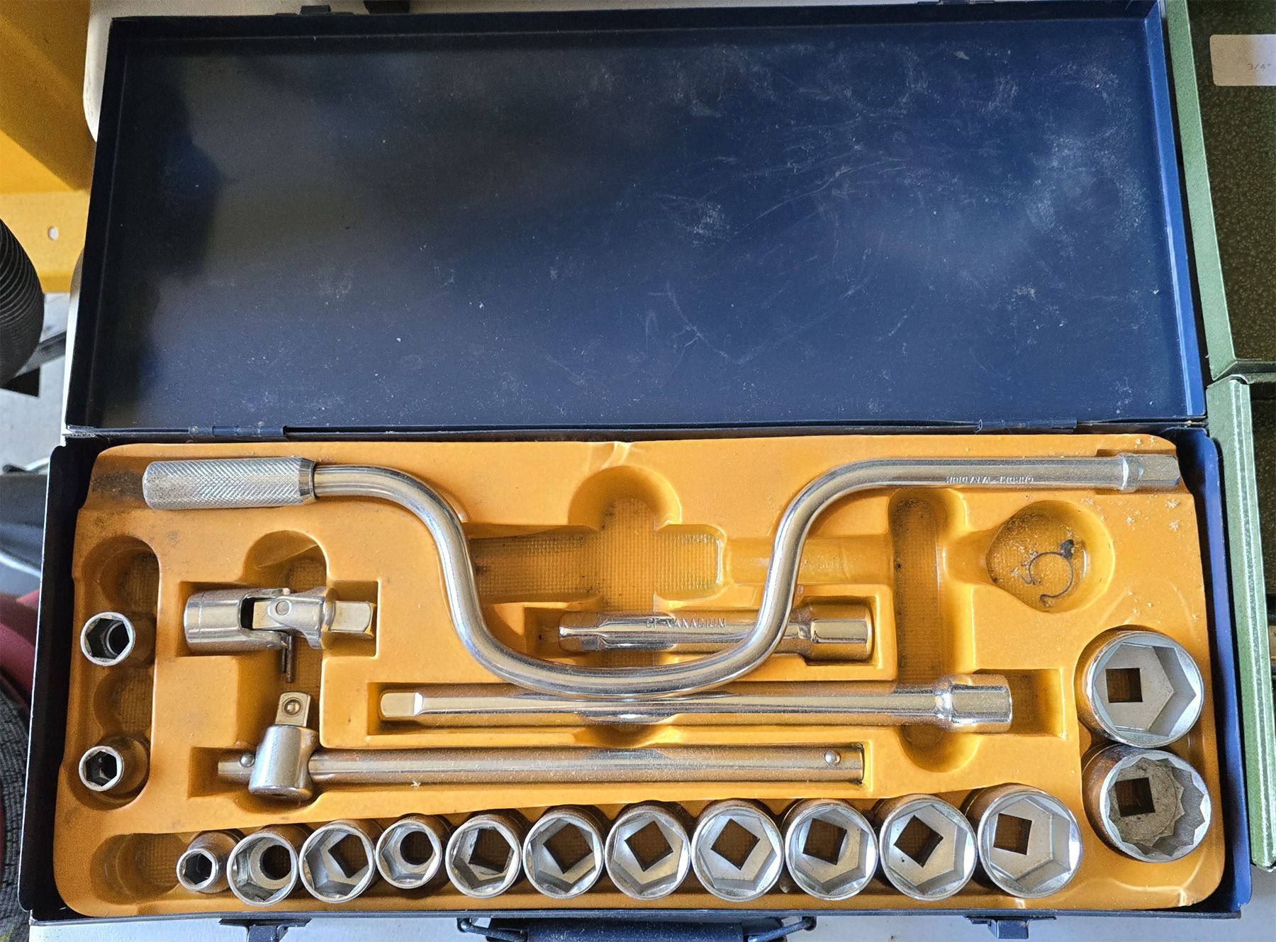 RATCHET & SOCKET SET