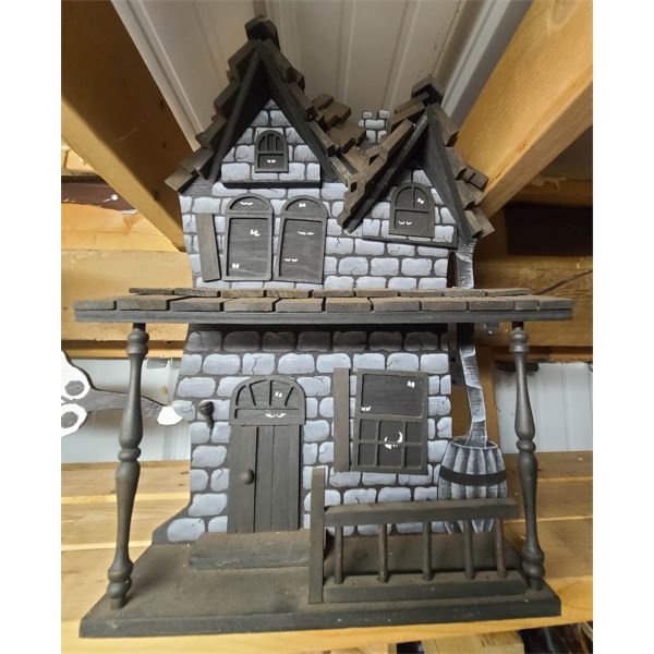 "SPOOKY" BAT HOUSE