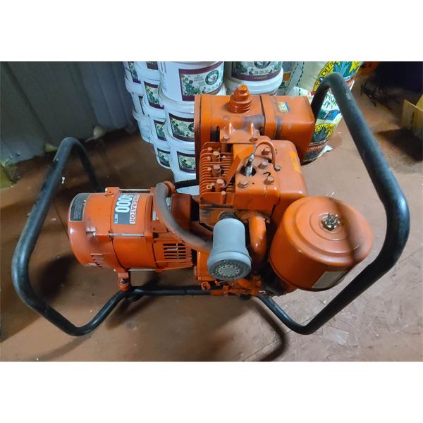BRIGGS & STRATTON 8HP 4000W GENERATOR