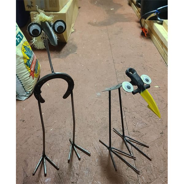 BIRD THEMED LAWN DECOR