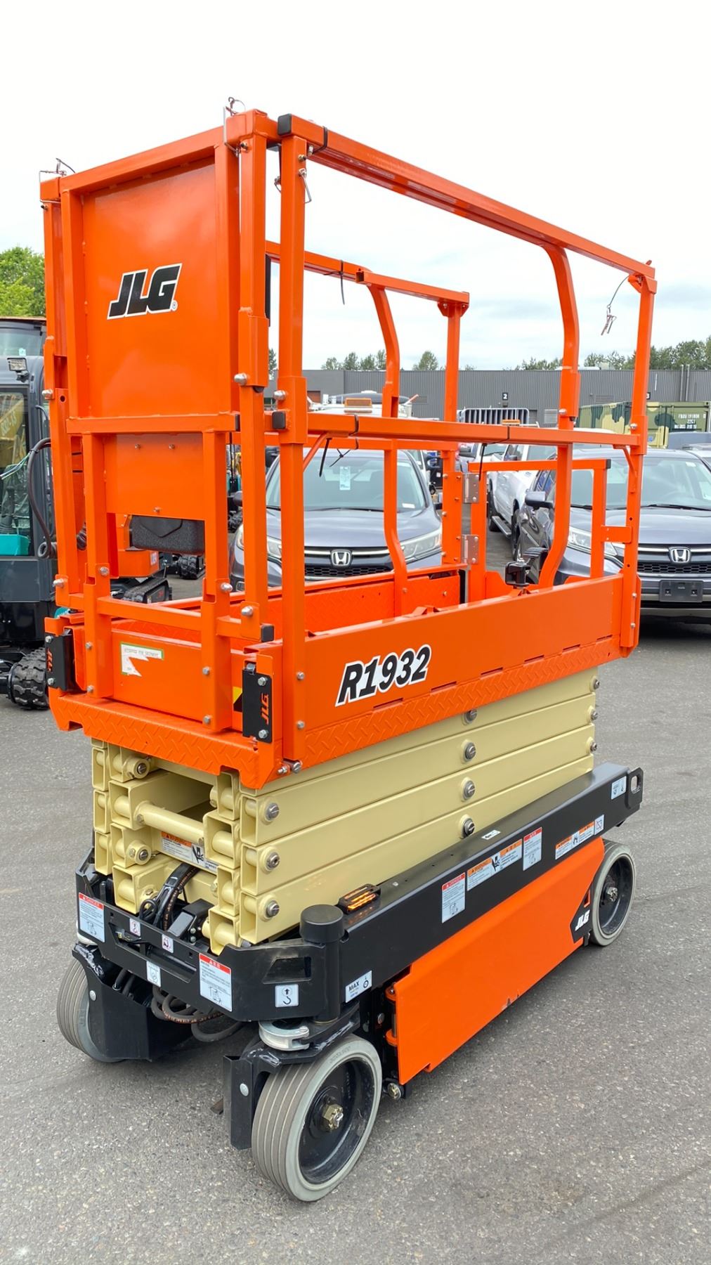 Jlg R1932 NEW JLG MODEL R1932 ELECTRIC SCISSOR LIFT, PLATFORM HEIGHT: 19 FT / 5. ...