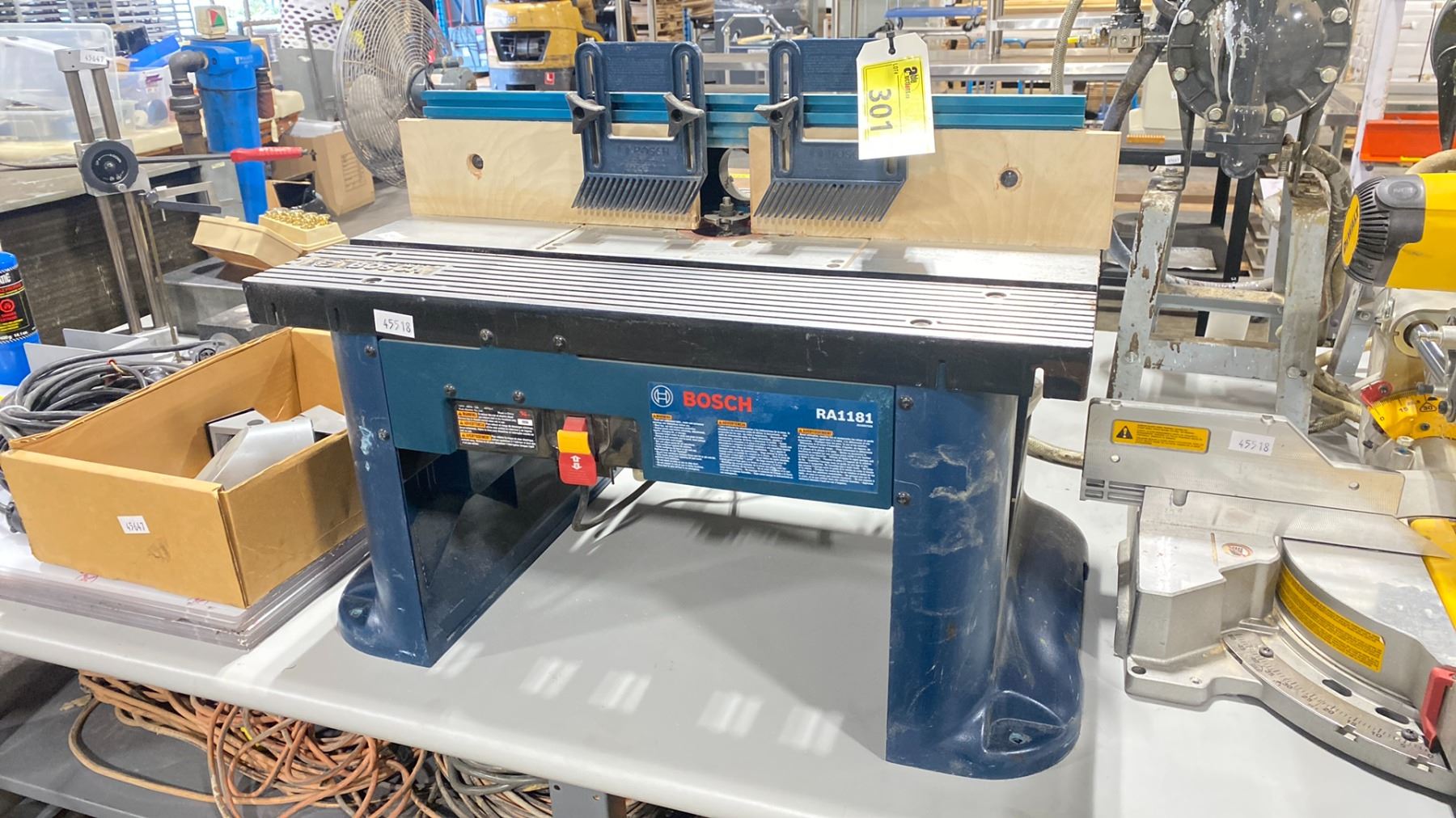 BOSCH RA1181 BENCHTOP ROUTER TABLE WITH A DEWALT 6184 VARIABLE SPEED ...