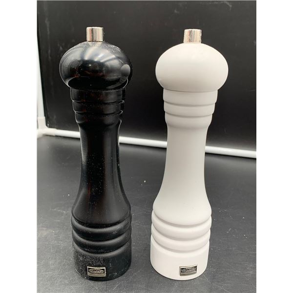 Salt and Pepper Grinders, Black & White