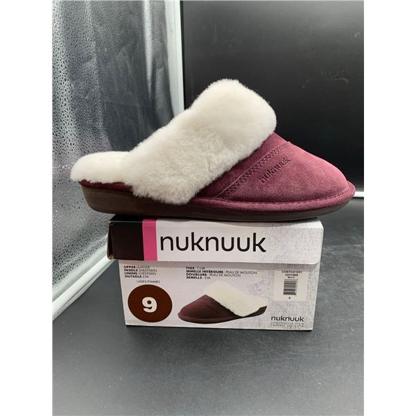 nuknuuk Slippers (size 9) Women's