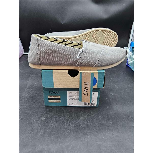 Toms Classic Canvas Shoes (Size 7) Women's