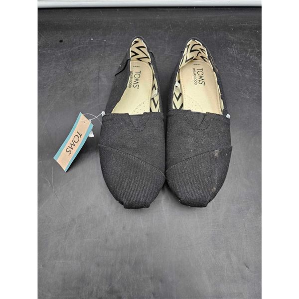 Toms Classic Canvas Shoes, Women's (size 6)