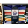 Image 2 : Pendleton Outdoor Packable Blanket 60" x 72" Reversible