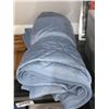 Image 2 : Brookstone Cooling Throw Blanket 50" x 60"
