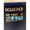 Image 2 : Igloo Maxcold Latitude 62 oz Roller Cooler - Please Note Broken Handle