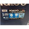 Image 6 : Igloo Maxcold Latitude 62 oz Roller Cooler - Please Note Broken Handle