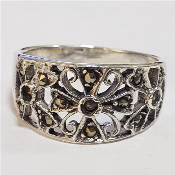 Silver Marcasite Ring (~Size 7)(Ring is resizable for $40) (~length 0inches) (~weight 3.45g), Sugges