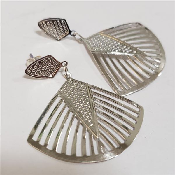 Silver Earrings (~Size 0) (~length 0inches) (~weight 3.53g), Suggested Retail Value $120