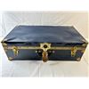 Image 1 : Metal trunk