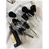 Image 2 : Bottle Openers and Stoppers