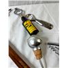 Image 3 : Bottle Openers and Stoppers