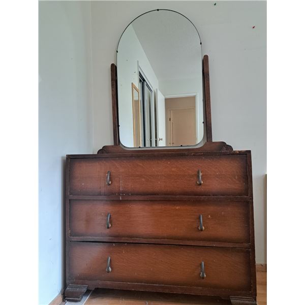 Vintage dresser with drawers and mirror