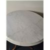 Image 2 : 2 marble top end tables