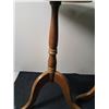 Image 3 : 2 marble top end tables