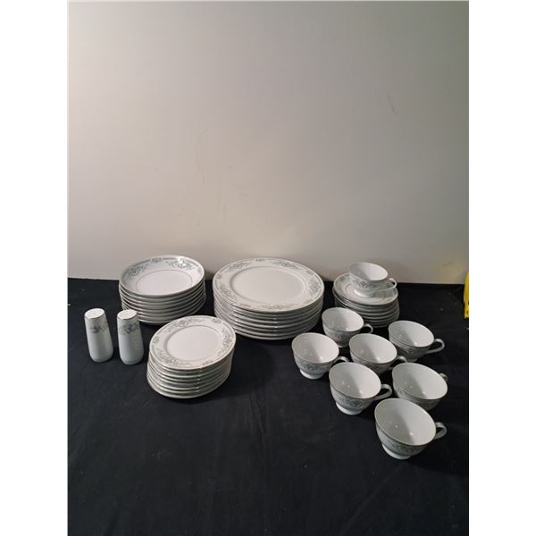 Banbury Inn Fine China (Place Setting of 8)