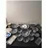 Image 2 : Assorted serving ware