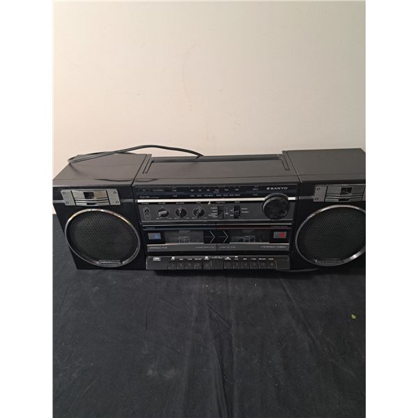 Sanyo stereo