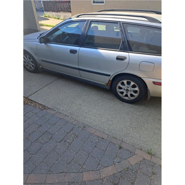 2001 Volvo V40 - Rebuilt/Rebuildable branding