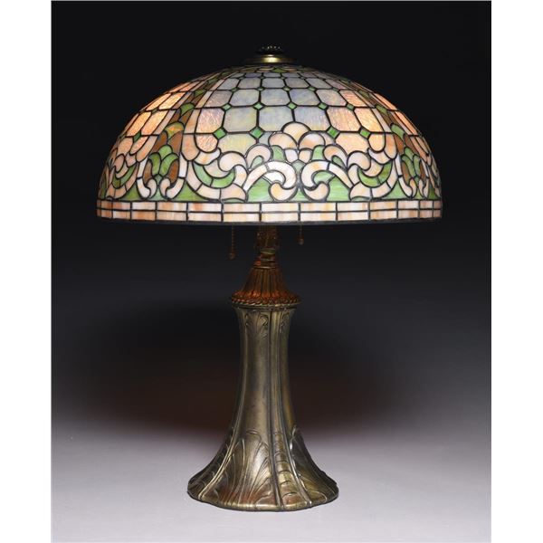 LEADED GLASS TABLE LAMP.