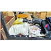 Image 2 : SHELF LOT OF ASSORTED CLOTHING