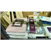 Image 2 : SHELF LOT OF ASSORTED LINEN