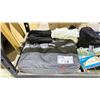 Image 2 : SHELF LOT OF ASSORTED ITEMS INCLUDING; TOQUES, BAG, SOCK AND MORE