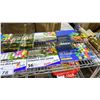 Image 3 : SHELF LOT OF OIL PASTELS, ACRYLIC PAINTS AND MORE