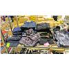 Image 2 : SHELF LOT OF ASSORTED CLOTHING