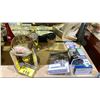 Image 3 : SHELF OF ASSORTED ITEMS INCLUDING; DESK CLOCKS, DOOR HANDLES, VASE, DECOR & MORE