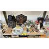 Image 1 : SHELF OF ASSORTED HOME DECOR