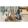 Image 2 : LOT OF ASSORTED GARDEN TOOLS INCLUDING; ELECTRIC TRIMMER, EDGING TOOL, HOE & MORE
