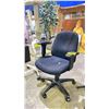Image 1 : ROLLING OFFICE CHAIR (ARMREST DAMAGE)