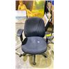 Image 2 : ROLLING OFFICE CHAIR (ARMREST DAMAGE)