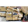 Image 1 : PALLET OF ASSORTED ITEMS INCLUDING; JEWELRY, CLOTHING, INDOOR MAT & MORE