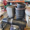Image 2 : LARGE LOT OF PLASTIC AND OTHER PLANTER POTS